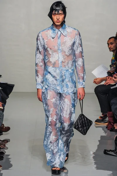 Look 19